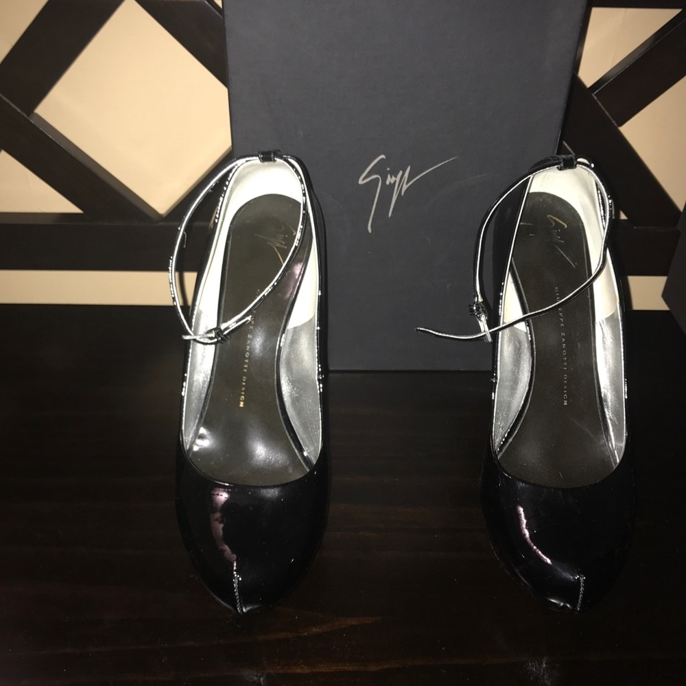 Giuseppe Zanotti Patent Leather Pumps